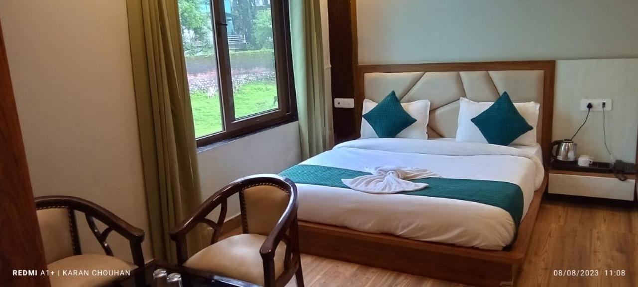 Hotel & Hostel Vimal Ganga Rishīkesh Exteriör bild